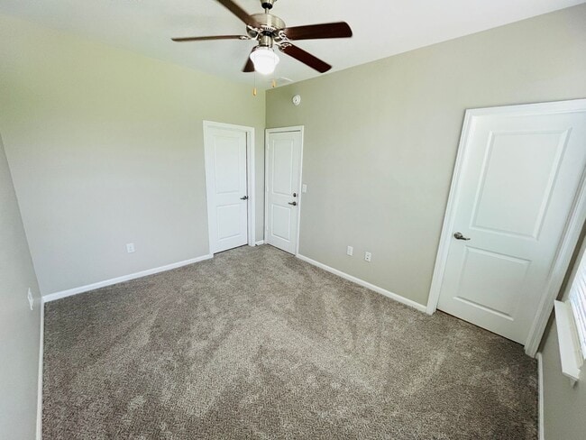 Building Photo - 4BD/4.5BA in ROWANDALE! SHORT TERM RENTAL ONLY.