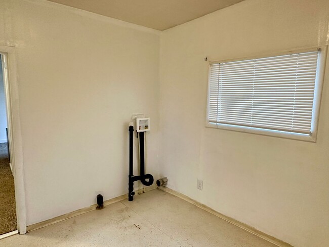 Building Photo - 1 bdrm, 1 bath house 5 minutes to OIT and ...