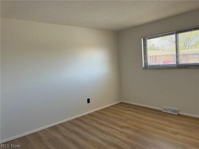 Building Photo - 24635 Clareshire Dr
