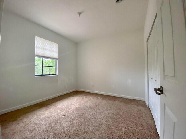 Building Photo - 10283 Wellington Parc Dr