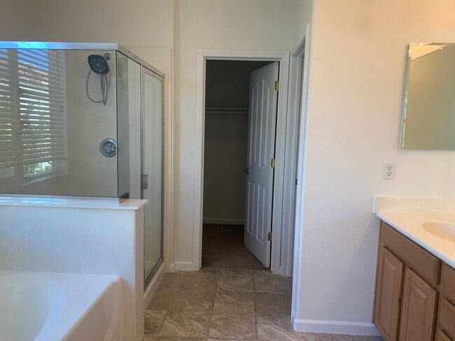 Building Photo - $500 Off The First Month’s Rent!!