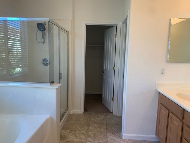 Building Photo - MOVE IN SPECIAL!!!  $500 OFF 1ST MO. RENT*