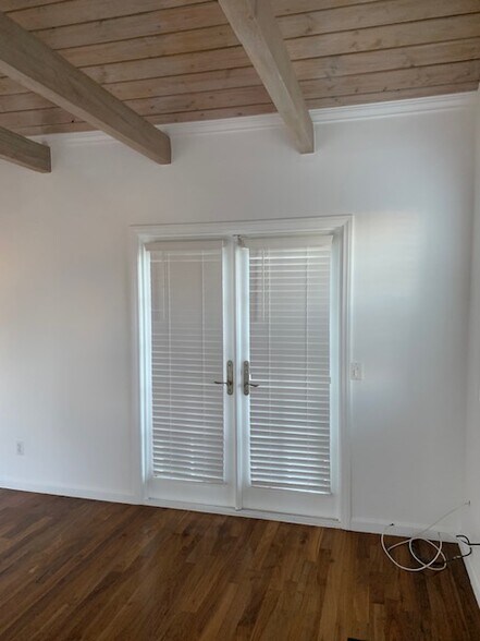 Building Photo - 11060 Fruitland Dr