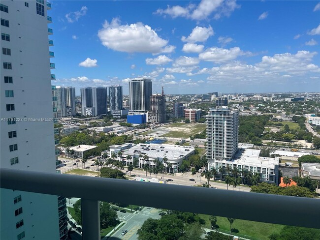 Building Photo - 1800 N Bayshore Dr