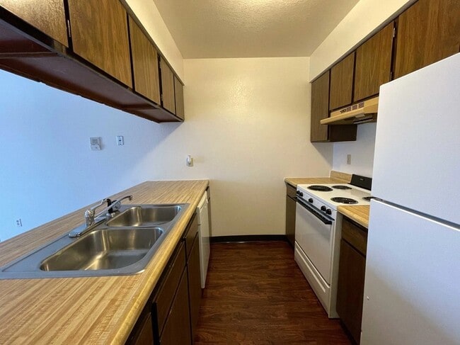 Building Photo - 1046 W 26th Ave