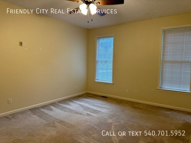 Building Photo - Beautiful Duplex at Spring Oaks