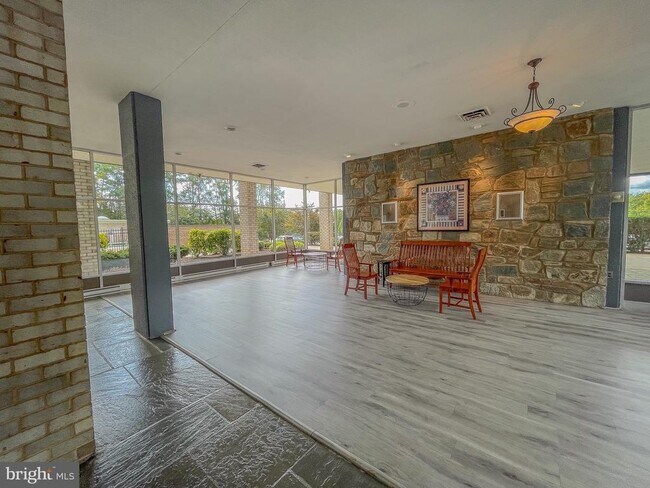 Building Photo - 3245 Rio Dr