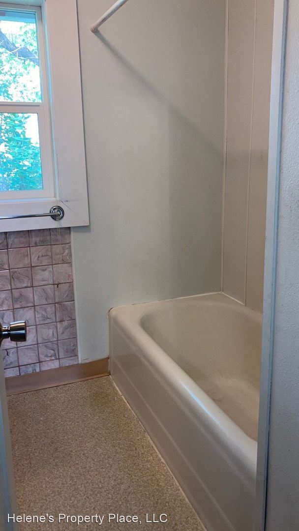 Building Photo - 4 br, 2 bath House - 220 SE McKenzie Street