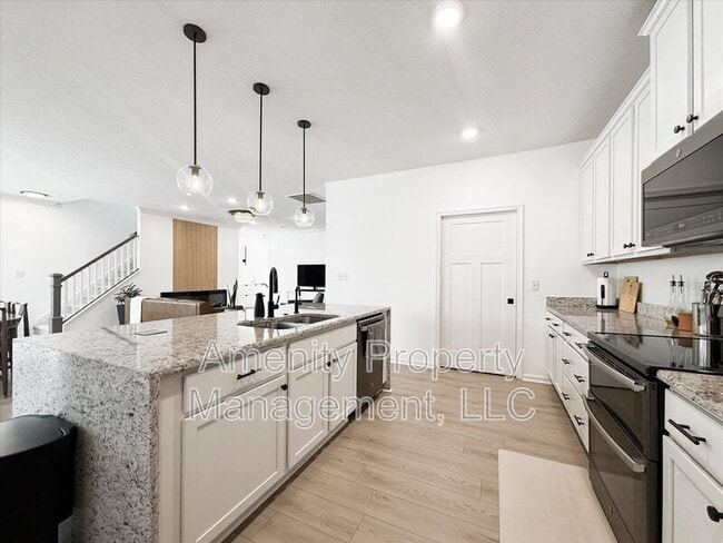 Building Photo - 2102 Promenade Ln