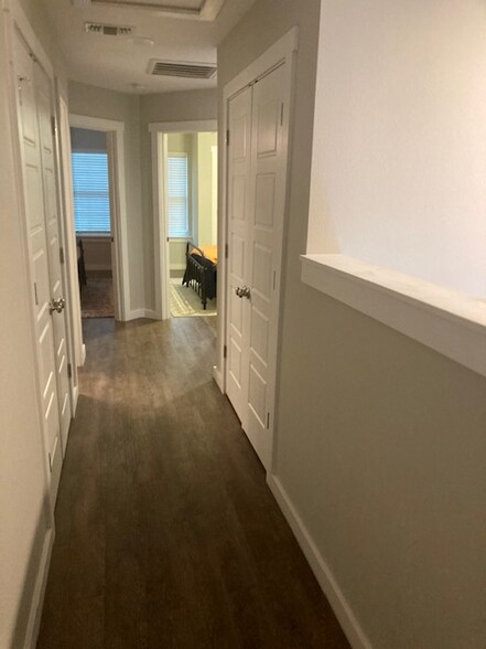 Building Photo - 3320 Robin Ln