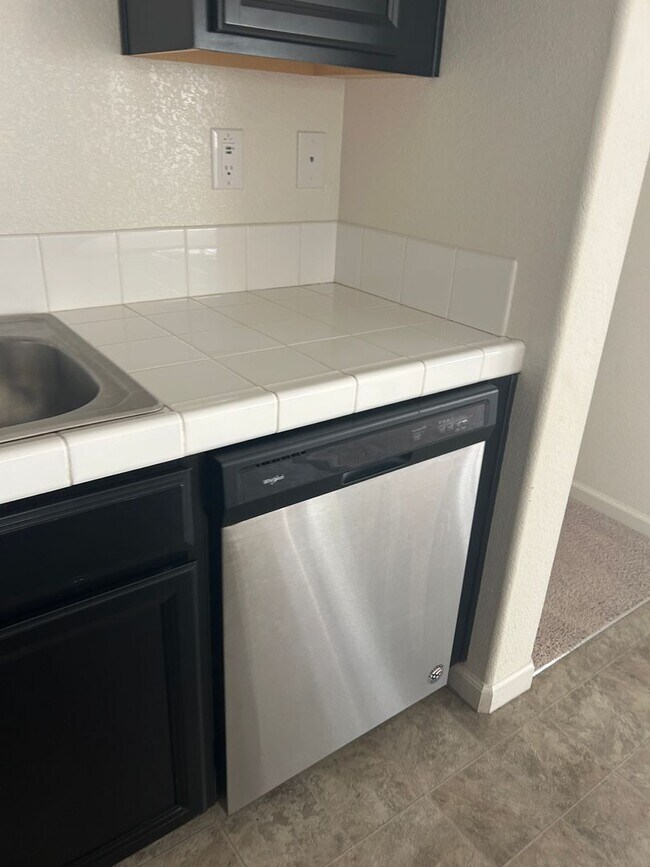 Building Photo - Beautiful Natomas Home