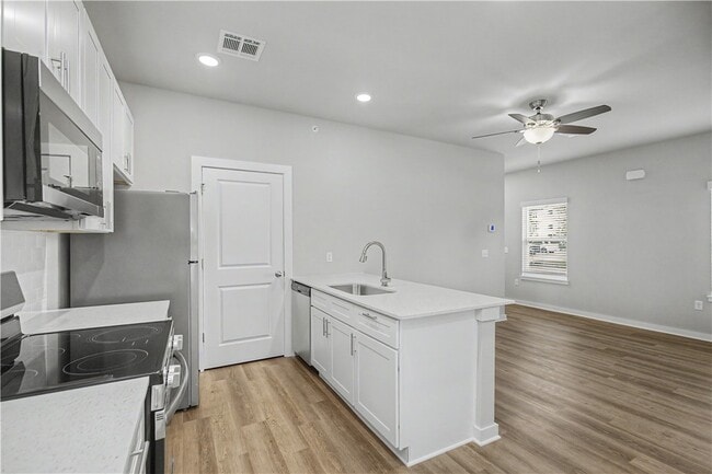 Building Photo - 401 S 29th St