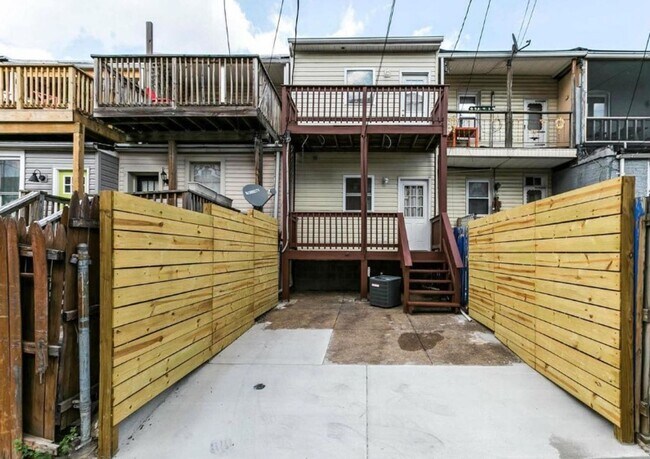 Building Photo - Charming 2bdrm 2.5 bath Patterson Park home with parking and rooftop deck