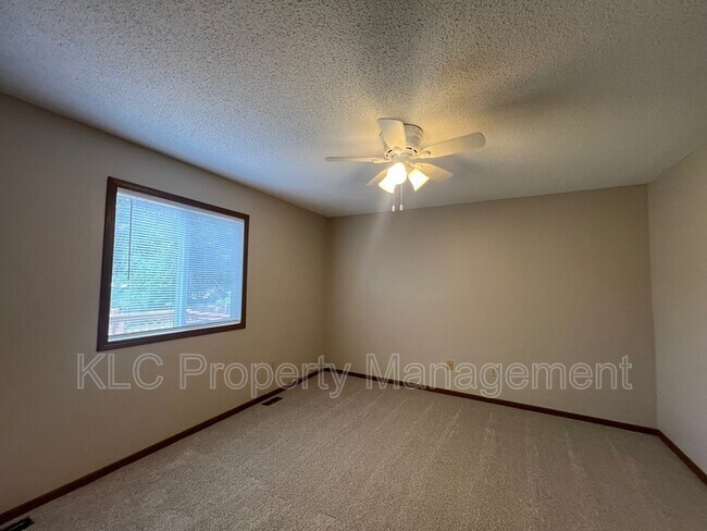 Building Photo - 9613 Dennis Dr