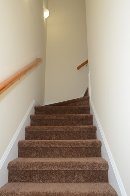 Building Photo - Beautiful 2-story home
