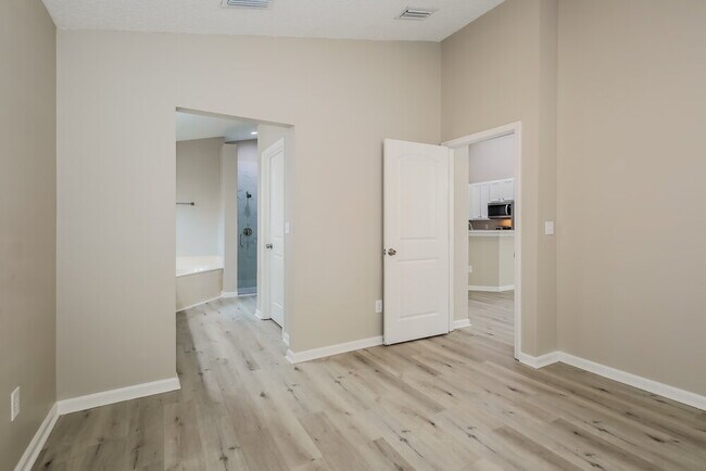 Building Photo - 8895 Canopy Oaks Dr