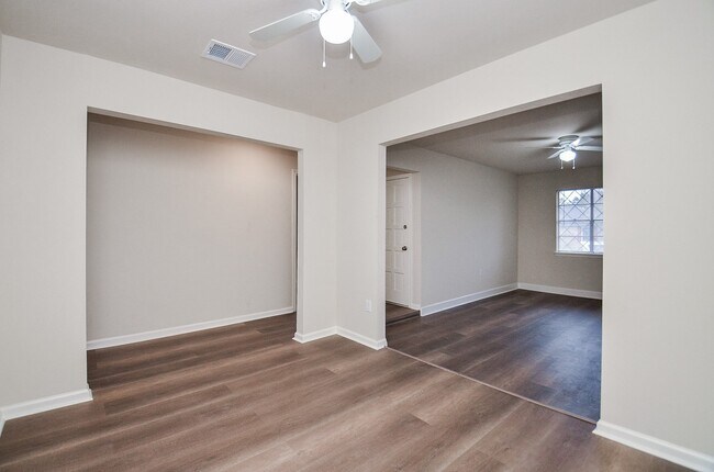 Building Photo - 818 Overland St