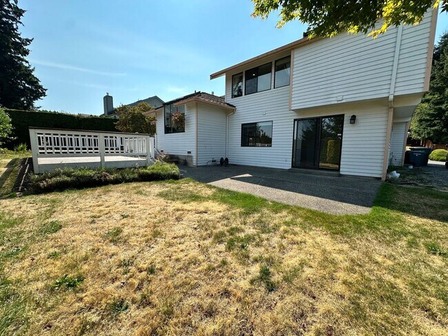 Building Photo - Stunning large 3 bedroom home in West Aubu...