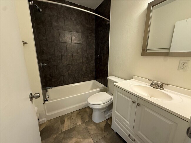 Building Photo - 25 Court St