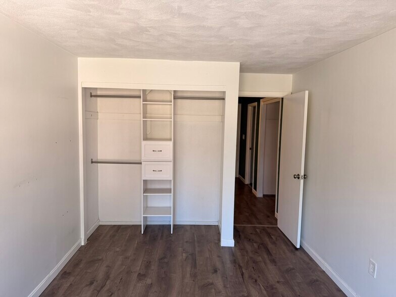 Building Photo - 35 Andrew St