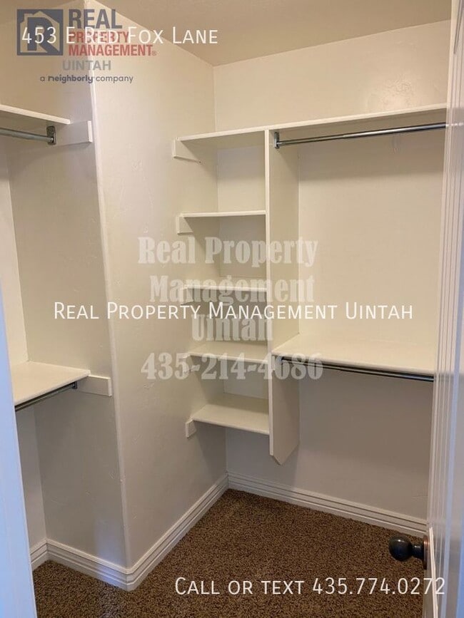 Building Photo - 453 E Red Fox Ln
