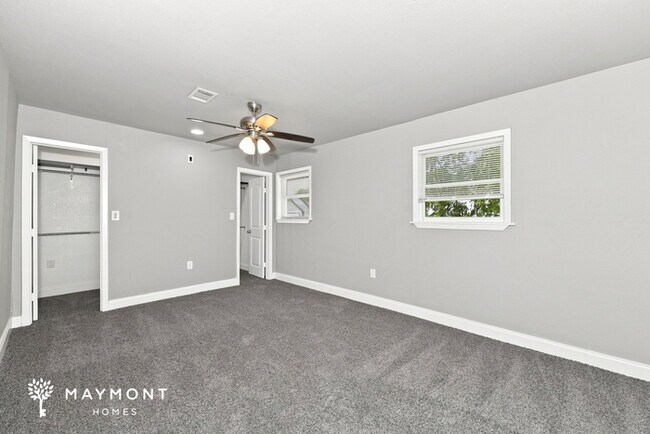 Building Photo - Inviting 3-Bedroom Cleburne Home with Fenced Yard