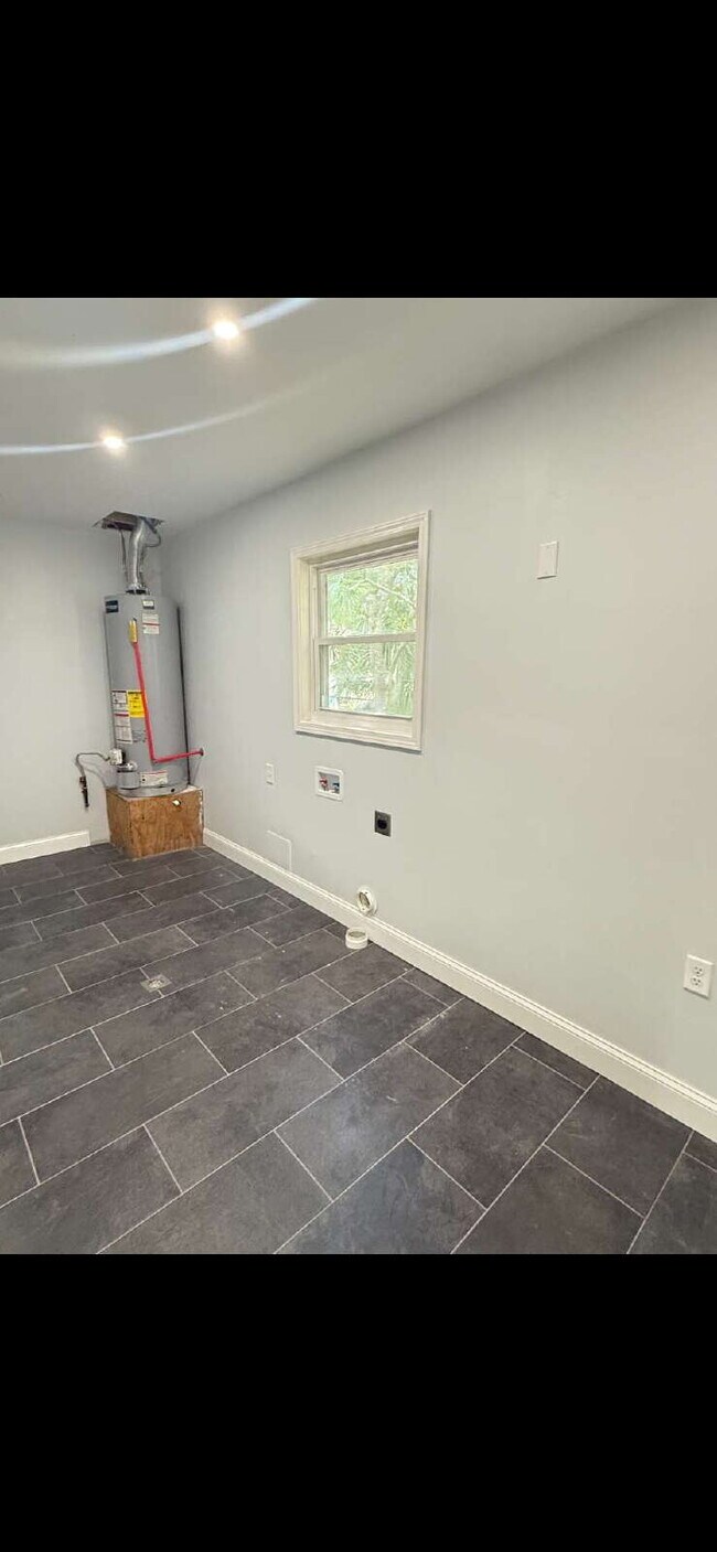 Building Photo - 19 Eglin St