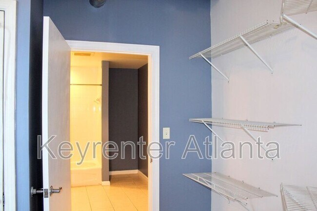 Building Photo - 115 W Peachtree Pl NW