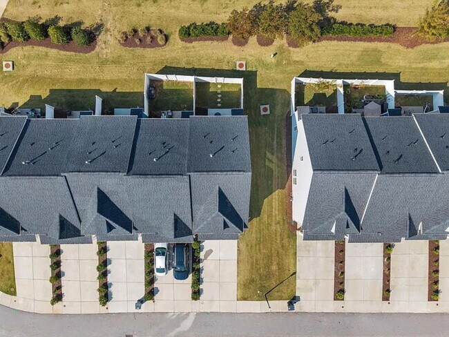 Building Photo - 109 Shallons Dr