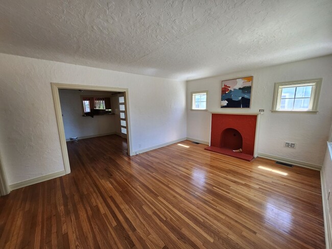 Building Photo - Charming 3-Bedroom Home in Altadena with L...