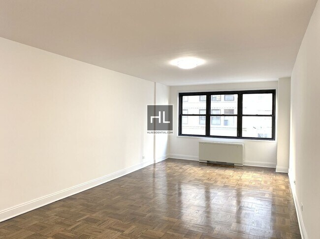 Primary Photo - 5 AVENUE