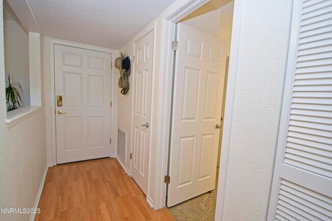 Building Photo - 2855 Idlewild Dr