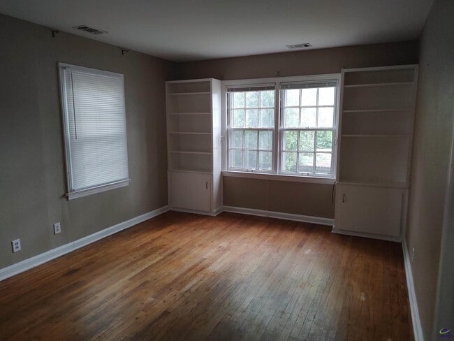 Building Photo - 1007 Third St