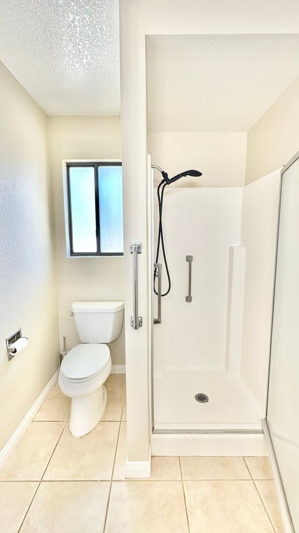 Building Photo - Wonderful Single Story Ranch Style Home on Sprawling Country Property in Vista!