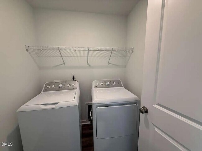 Building Photo - 205 Lily Patch Ln