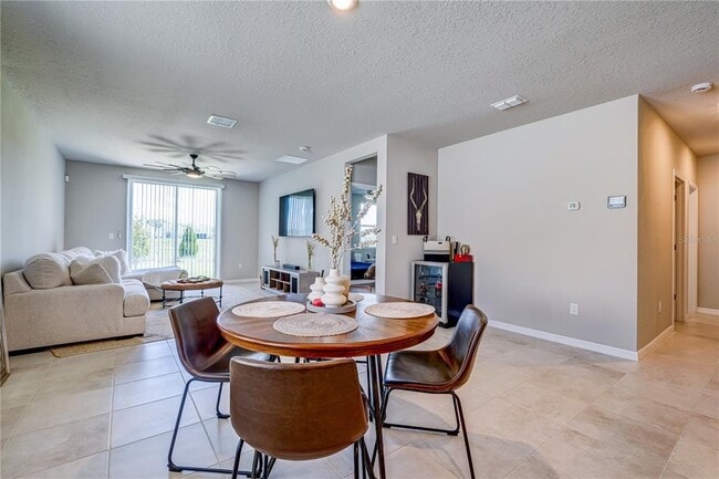 Building Photo - 10210 Daybreak Glen