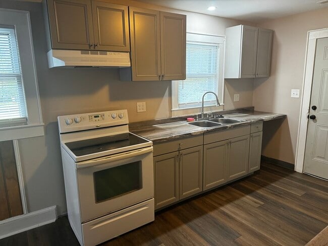 Building Photo - 618 Elizabeth Ave