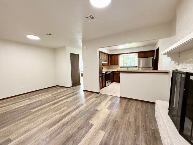 Building Photo - Very nice 3 bed 2 bath home - 1 mile from OU.