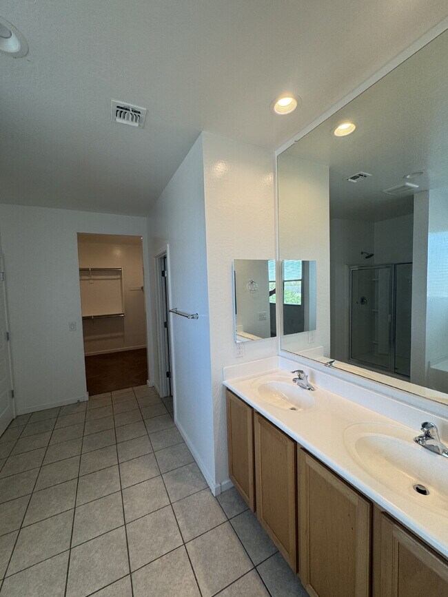 Building Photo - 288 W Chaska Trail