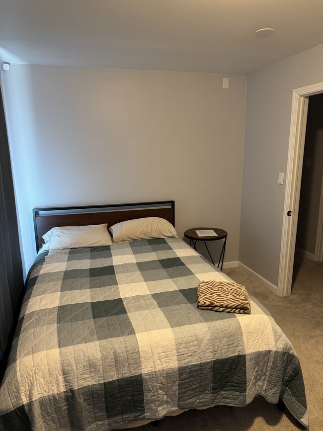 Building Photo - 1303 E Thirteen Mile Rd