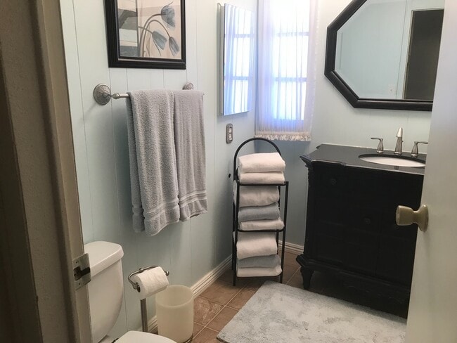 Building Photo - WINTER VACATION RENTAL - 4 Bedroom/1.5 Bath