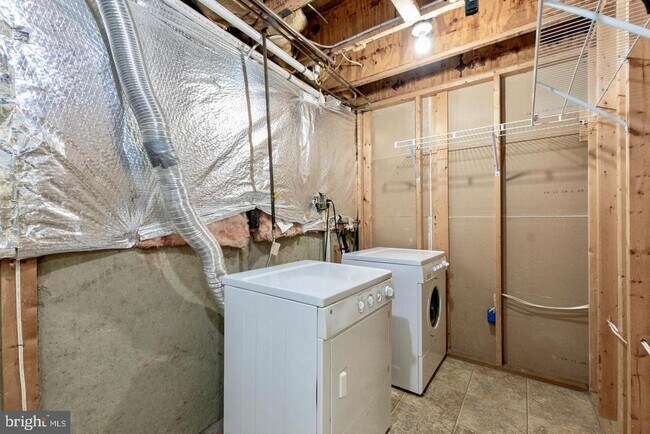 Building Photo - 1020 Smartts Ln NE