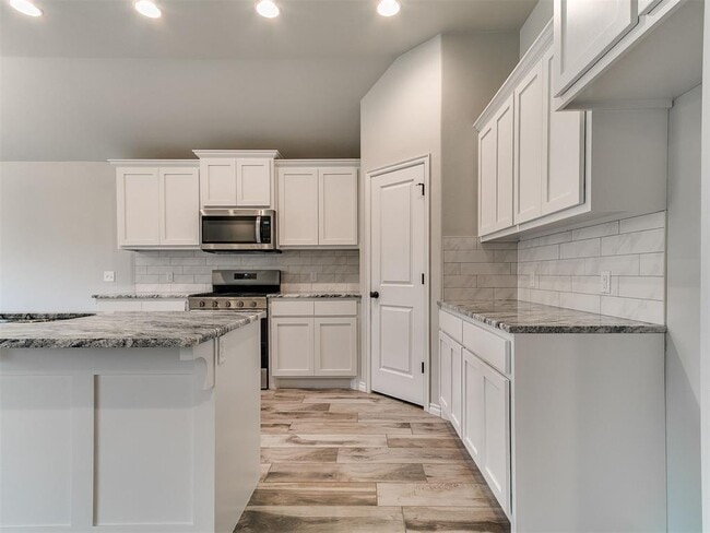 Building Photo - 12104 Rockbed Dr