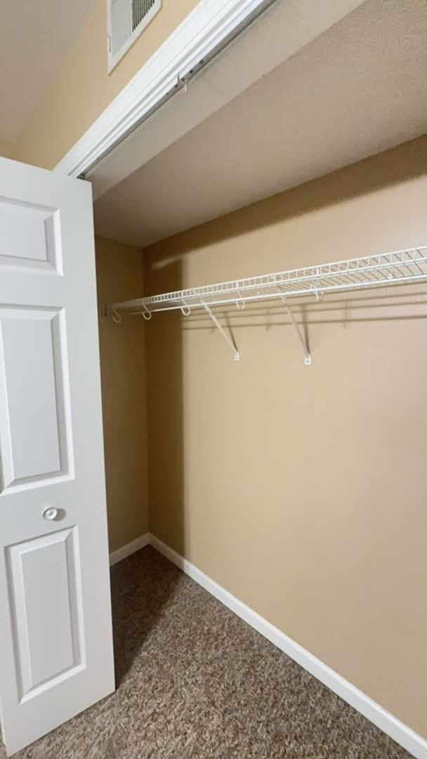 Building Photo - Great 3rd floor unit at LAUREL STATION for $2800/month Rent includes two assigned parking spaces!