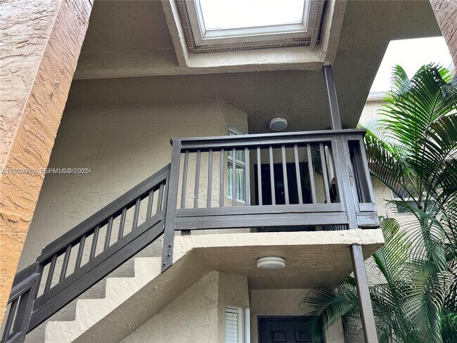 Building Photo - 665 SW 113th Way