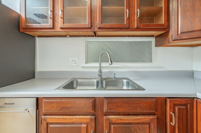 Building Photo - 3 bedroom in Mary Esther Heights!