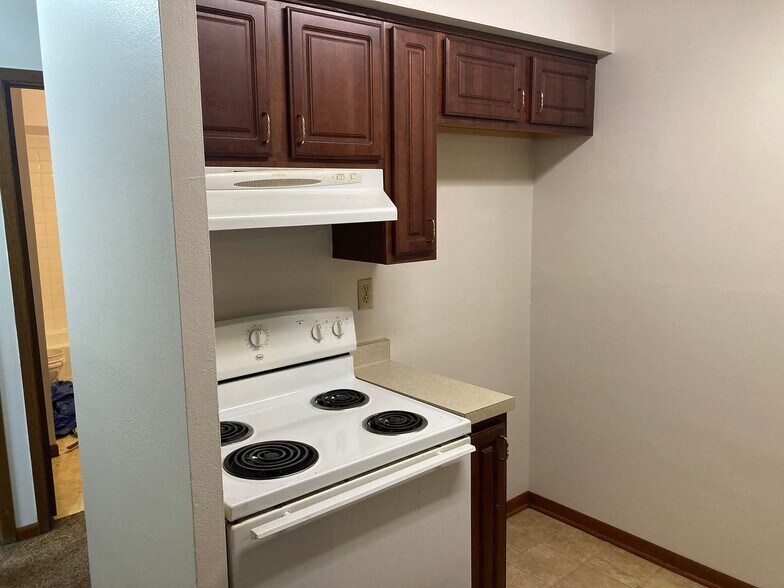 Building Photo - 10628 W Bobolink Ave