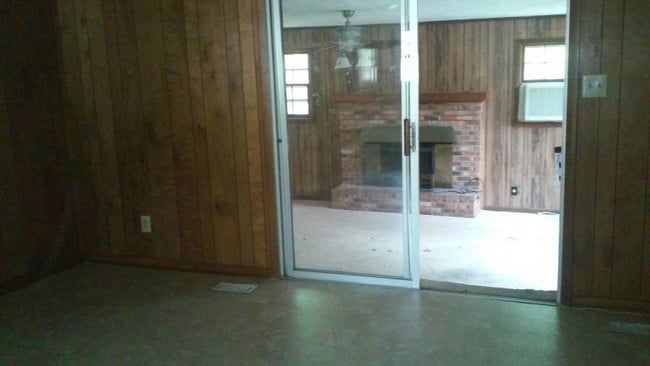 Building Photo - 731 Ashburton Dr