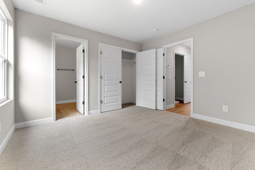 Building Photo - 217 Holywell Dr