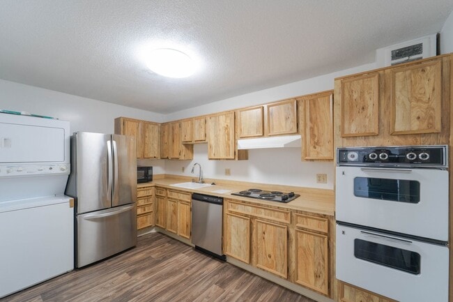 Building Photo - 8370 Greensboro Dr